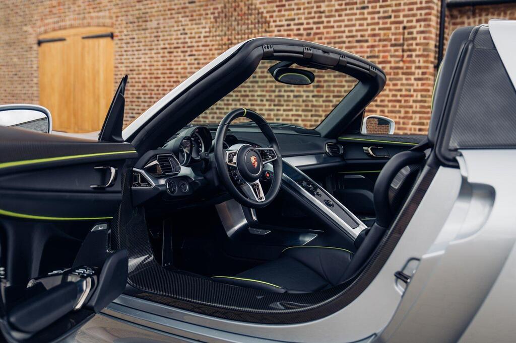 Porsche 918, photograph 8 of 23