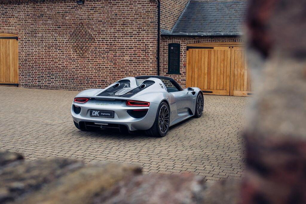 Porsche 918, photograph 7 of 23