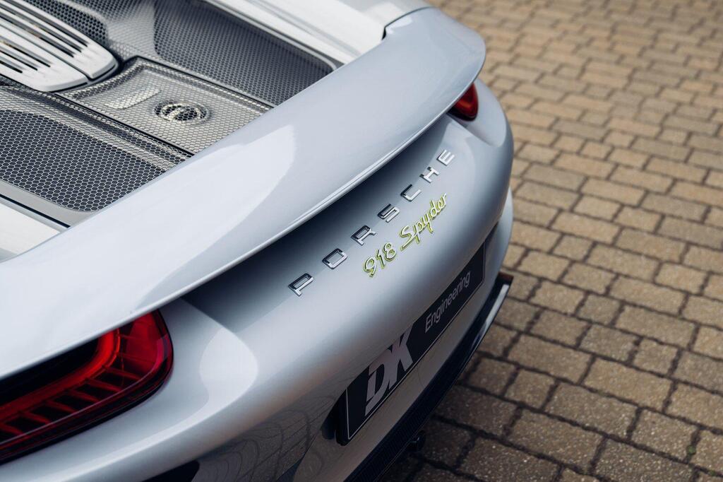 Porsche 918, photograph 16 of 23