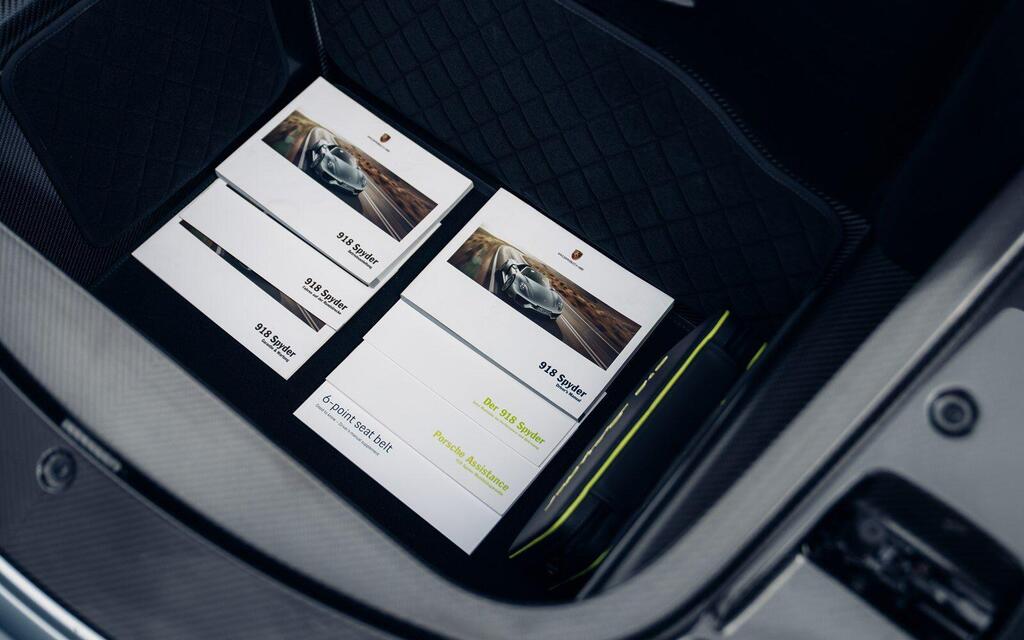 Porsche 918, photograph 20 of 23