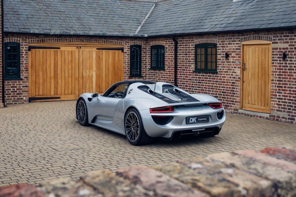 Porsche 918, photograph 5 of 23