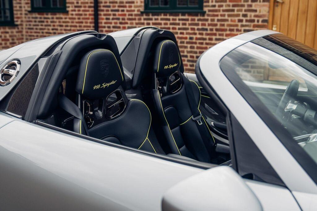 Porsche 918, photograph 19 of 23