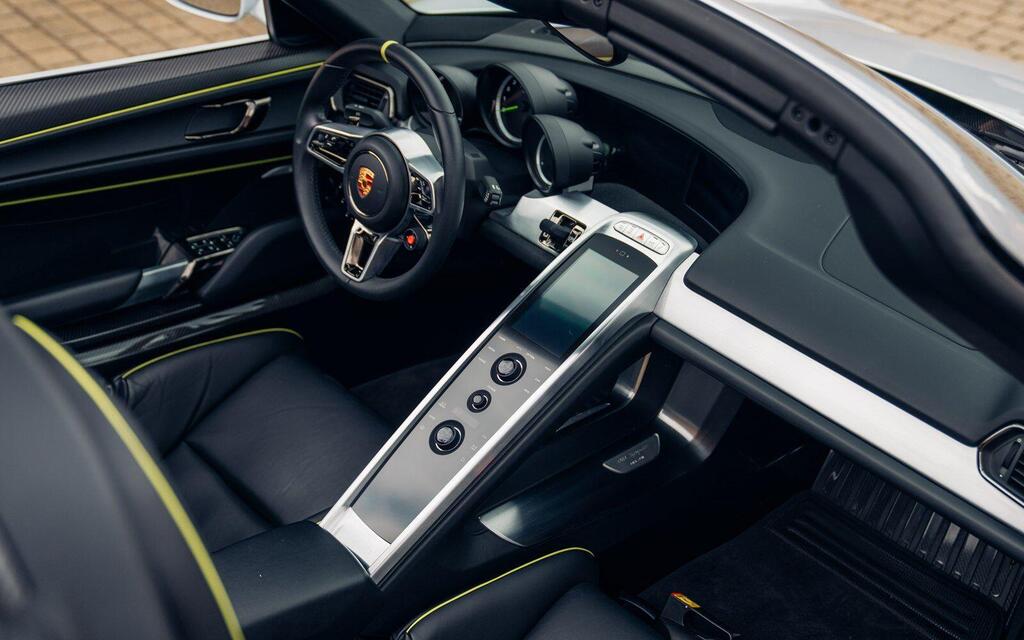 Porsche 918, photograph 17 of 23