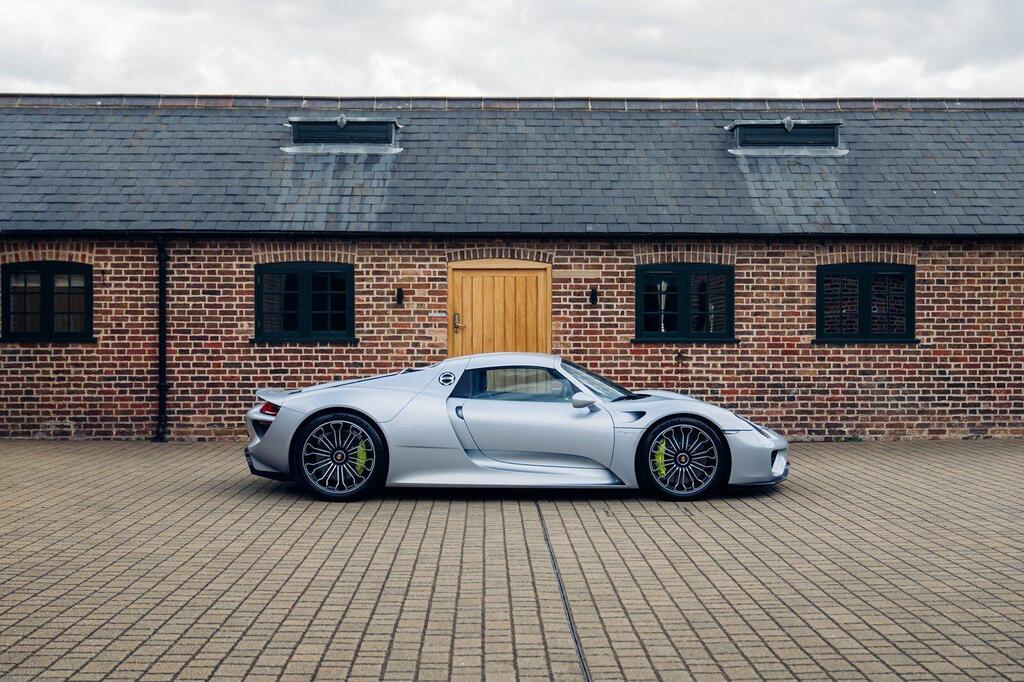Porsche 918, photograph 11 of 23