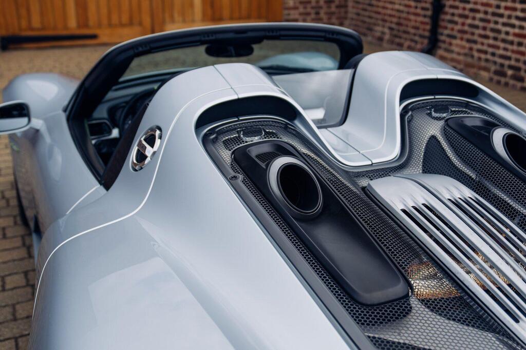 Porsche 918, photograph 13 of 23