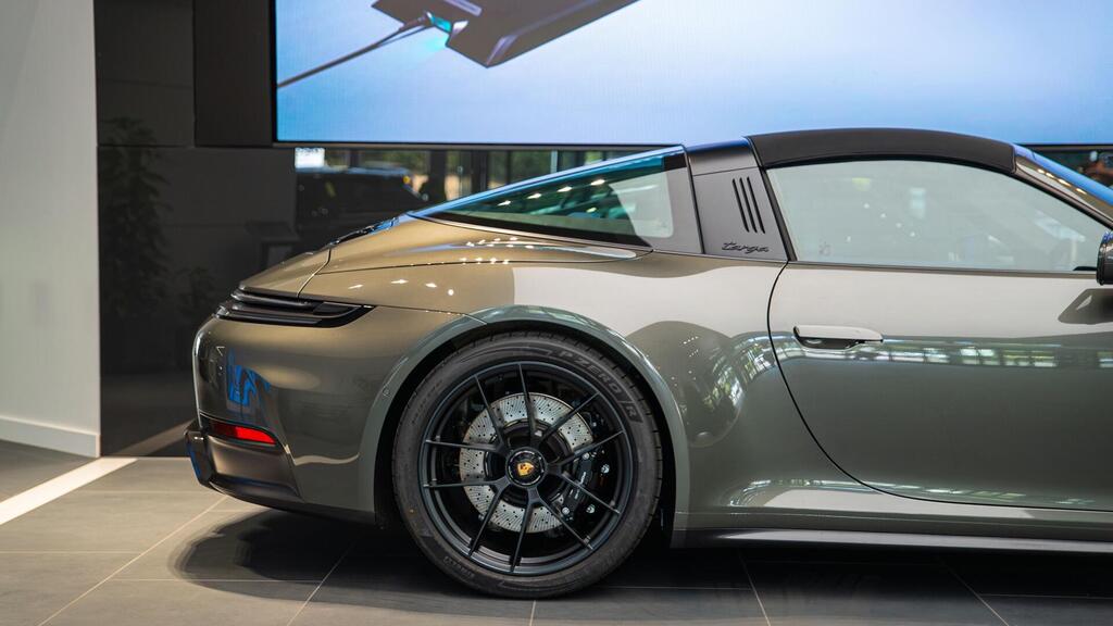 Porsche 911 992 4 GTS, photograph 18 of 30