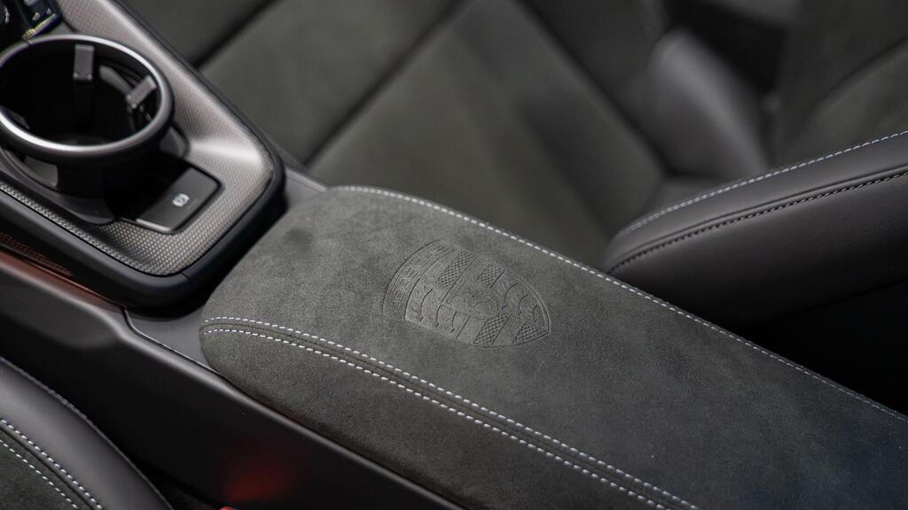 Porsche 911 992 4 GTS, photograph 16 of 30