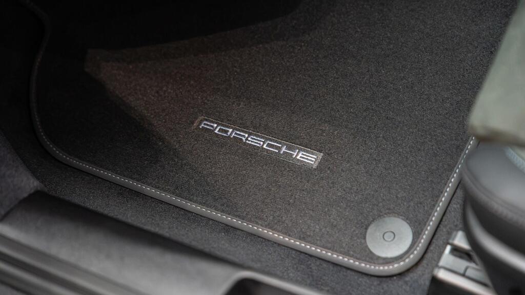 Porsche 911 992 4 GTS, photograph 27 of 30