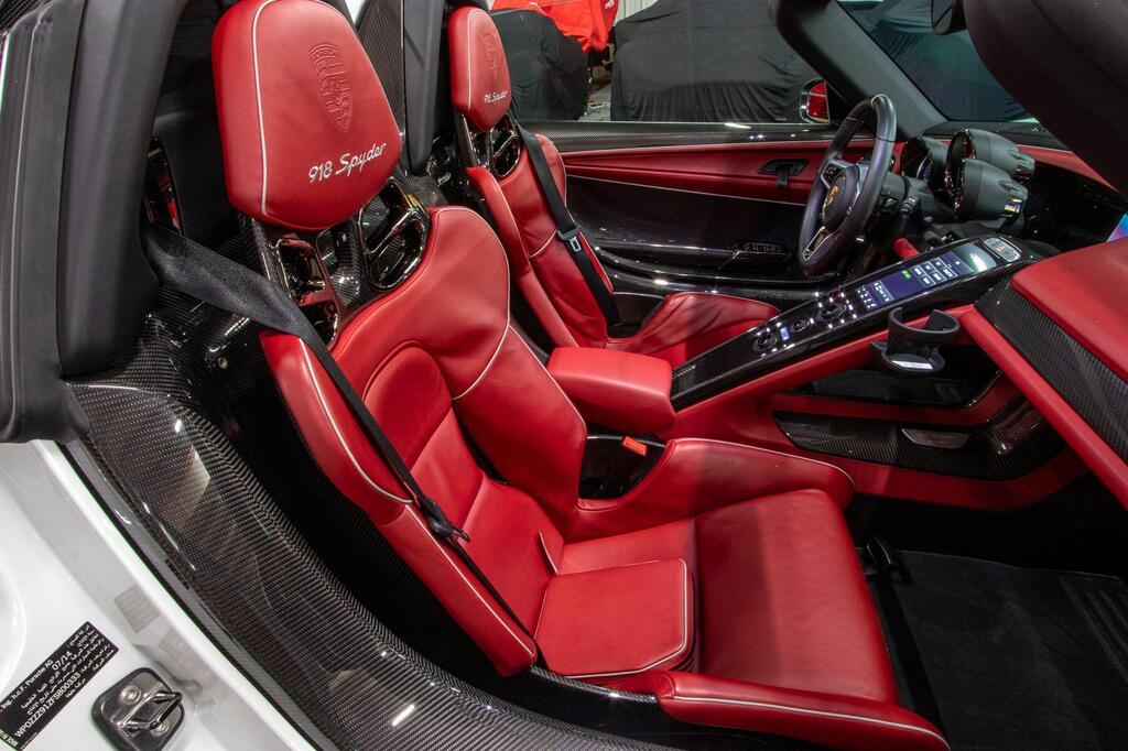 Porsche 918, photograph 28 of 29