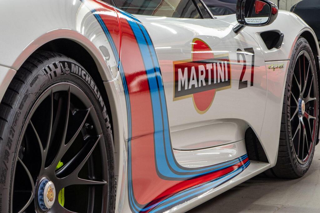 Porsche 918, photograph 14 of 29