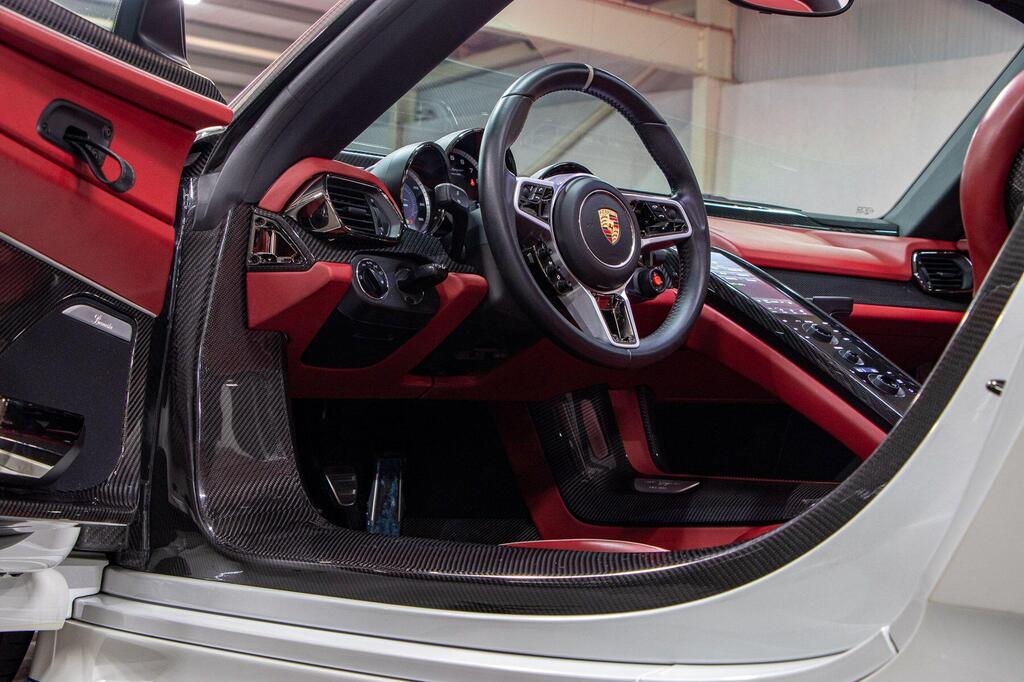 Porsche 918, photograph 17 of 29