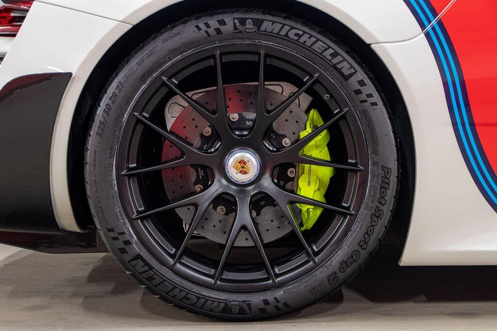 Porsche 918, photograph 15 of 29