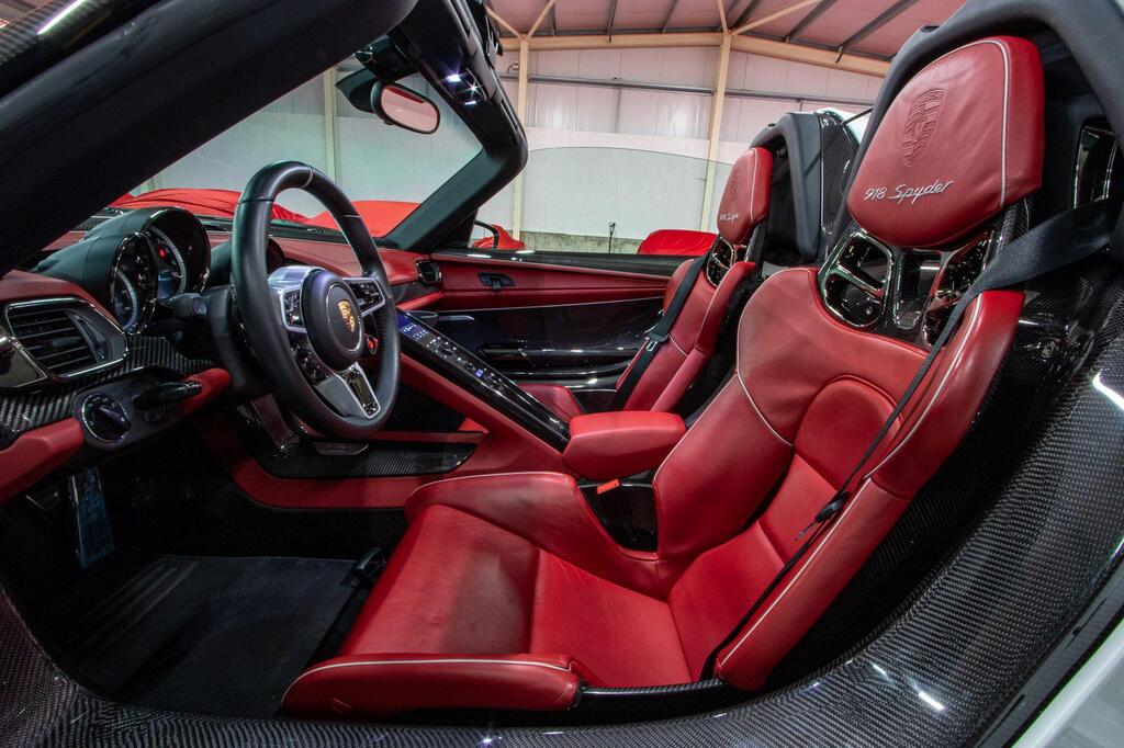 Porsche 918, photograph 22 of 29
