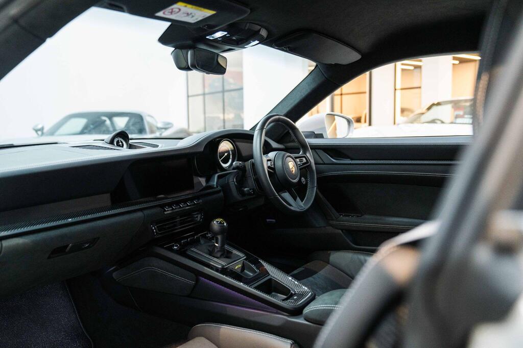 Porsche 911 992 GT3, photograph 2 of 26