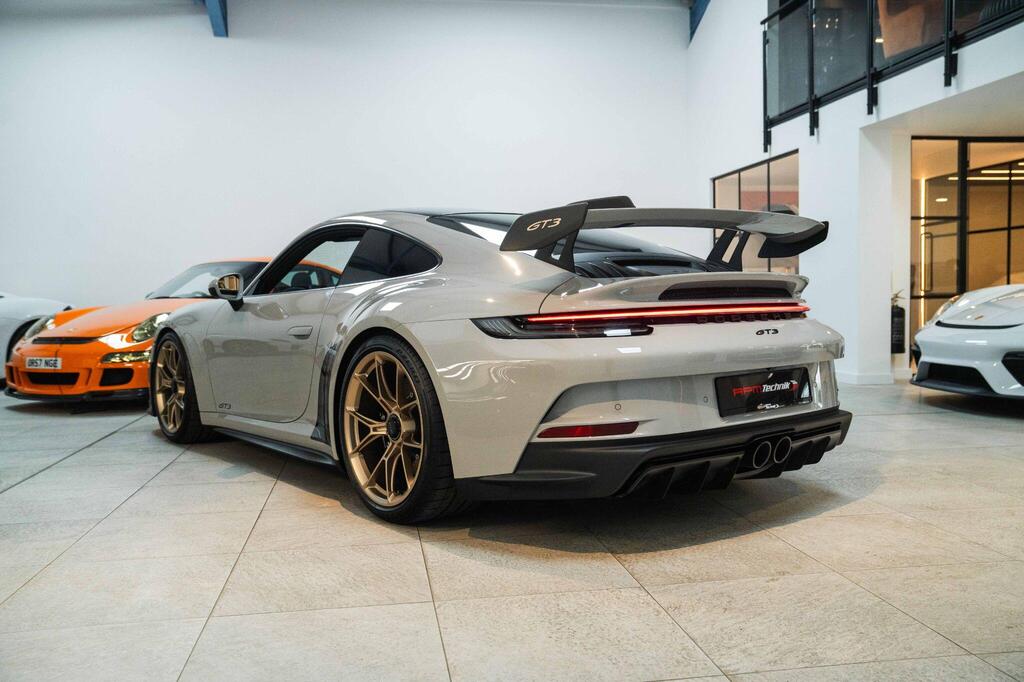 Porsche 911 992 GT3, photograph 15 of 26